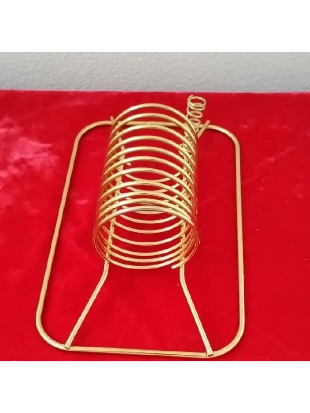D- NWOT Elegant Gold Mail Holder